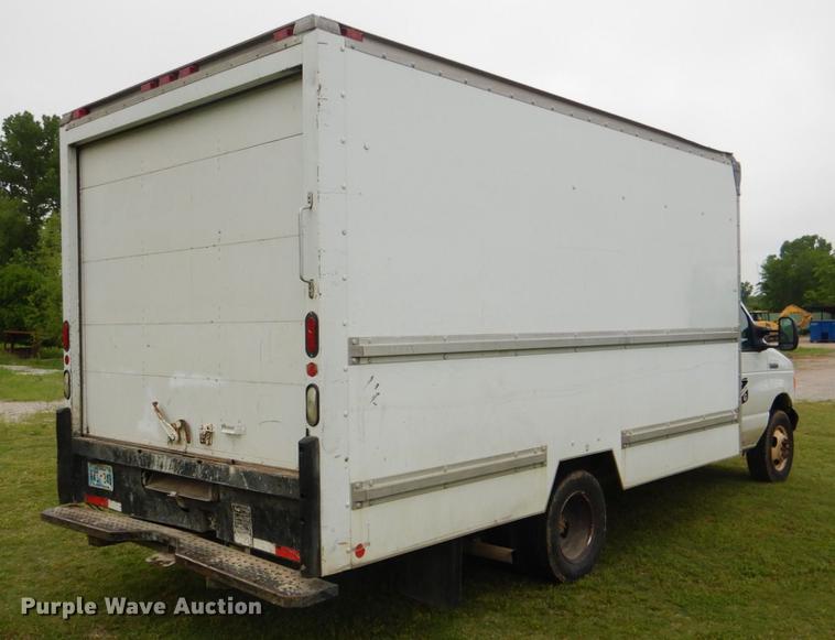image for item DE3955 2006 Ford E350 Super Duty box van