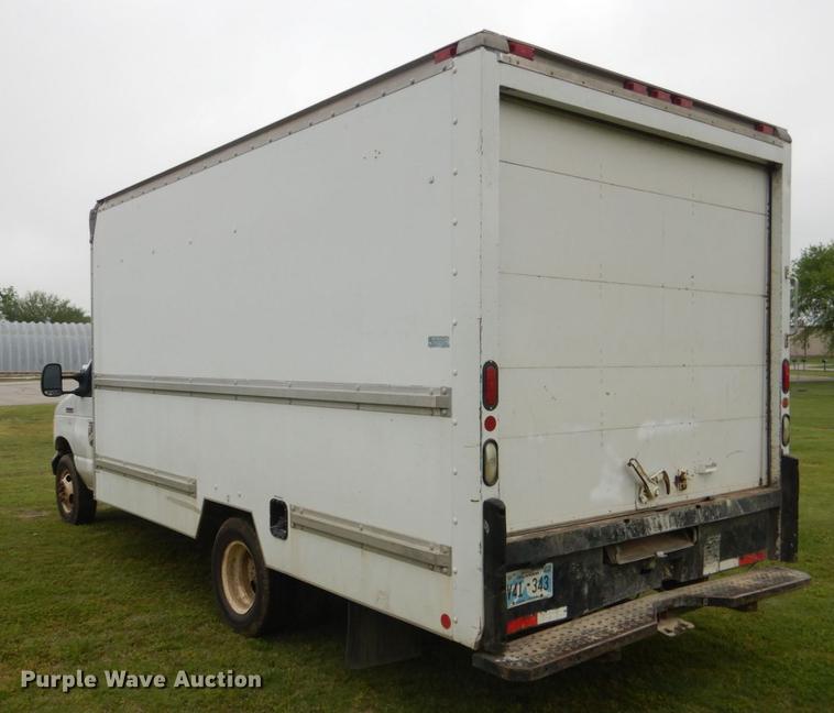 image for item DE3955 2006 Ford E350 Super Duty box van