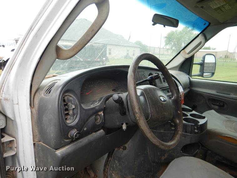image for item DE3955 2006 Ford E350 Super Duty box van