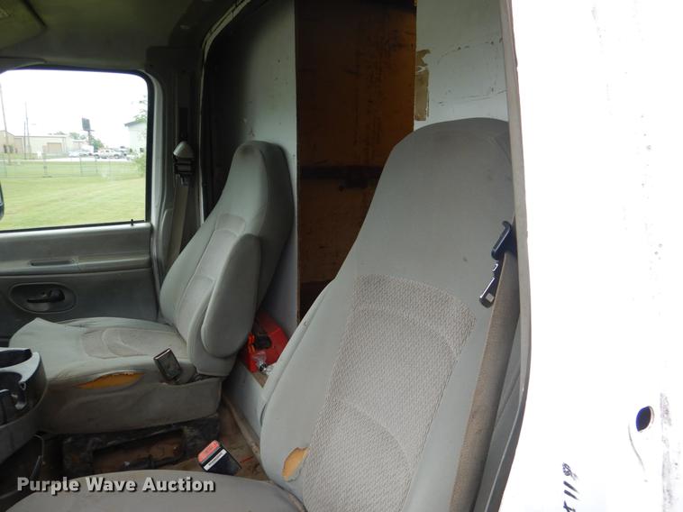 image for item DE3955 2006 Ford E350 Super Duty box van