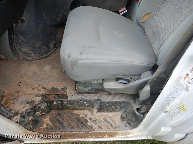 image for item DE3955 2006 Ford E350 Super Duty box van