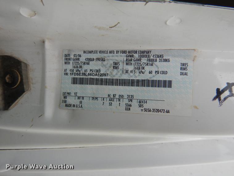 image for item DE3955 2006 Ford E350 Super Duty box van