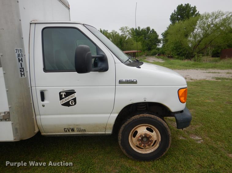 image for item DE3955 2006 Ford E350 Super Duty box van