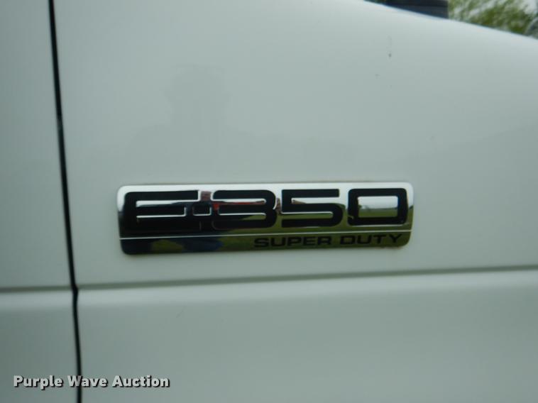 image for item DE3955 2006 Ford E350 Super Duty box van