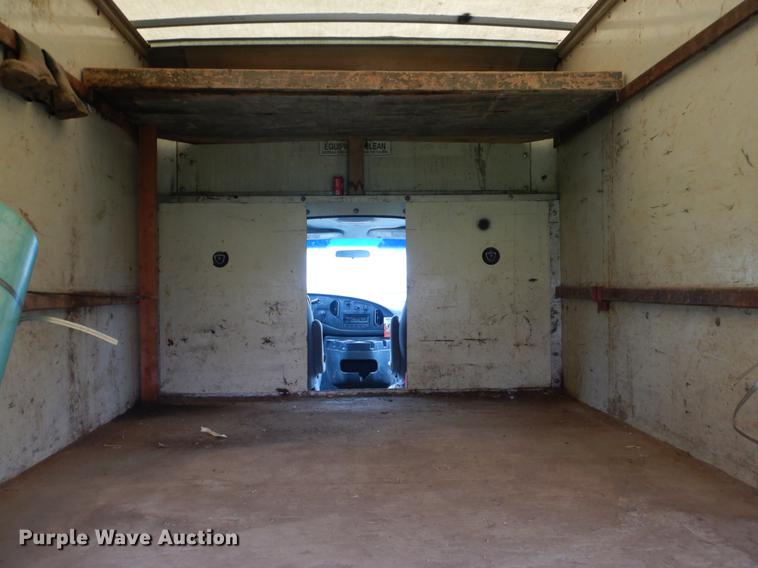 image for item DE3955 2006 Ford E350 Super Duty box van