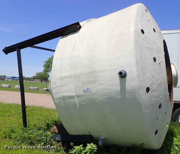 image for item DE5357 Fiberglass tank