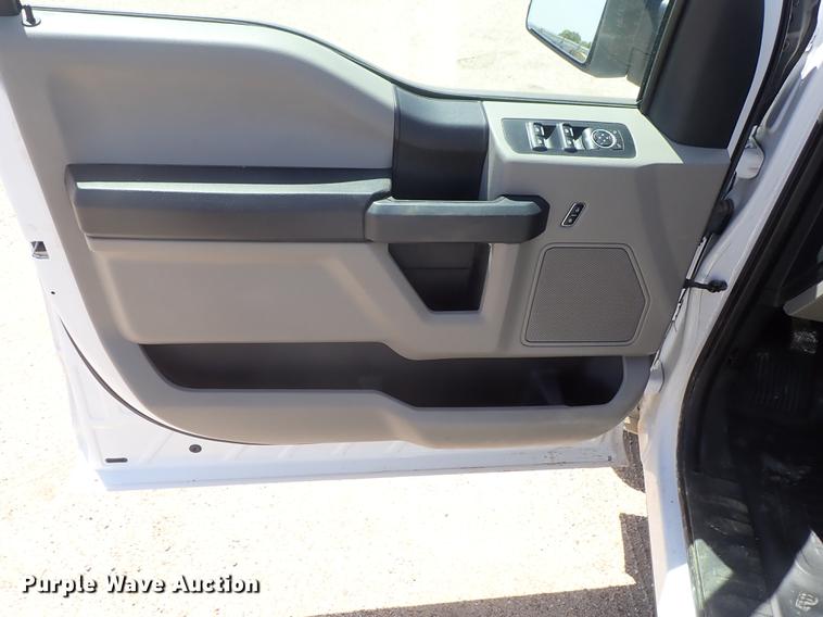 image for item DE5365 2015 Ford F150 Super Crew pickup truck