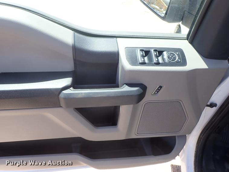 image for item DE5365 2015 Ford F150 Super Crew pickup truck