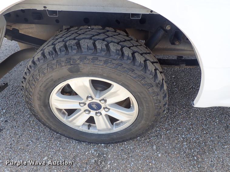 image for item DE5365 2015 Ford F150 Super Crew pickup truck