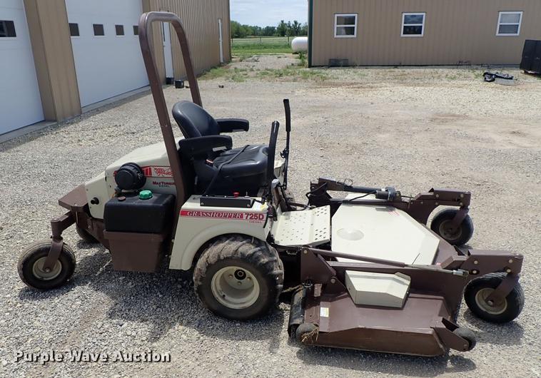 image for item DE5381 2015 Grasshopper 725D ZTR lawn mower