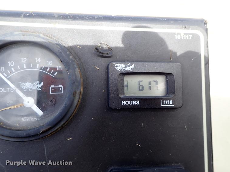 image for item DE5381 2015 Grasshopper 725D ZTR lawn mower