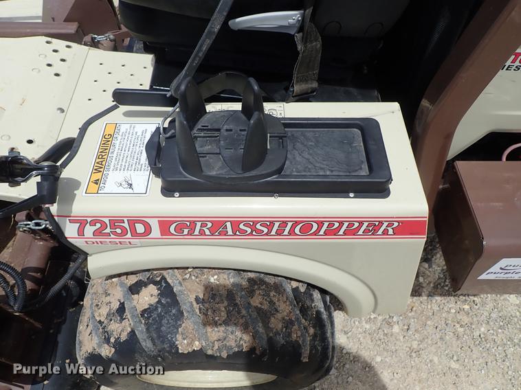 image for item DE5381 2015 Grasshopper 725D ZTR lawn mower