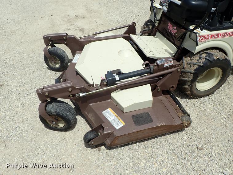 image for item DE5381 2015 Grasshopper 725D ZTR lawn mower