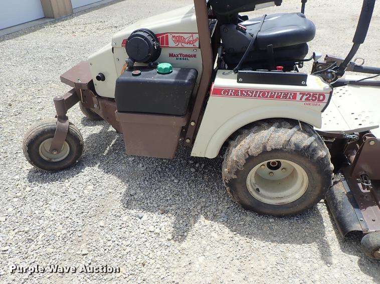 image for item DE5381 2015 Grasshopper 725D ZTR lawn mower