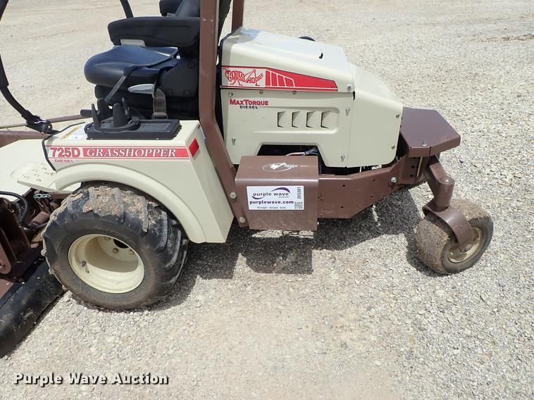 image for item DE5381 2015 Grasshopper 725D ZTR lawn mower