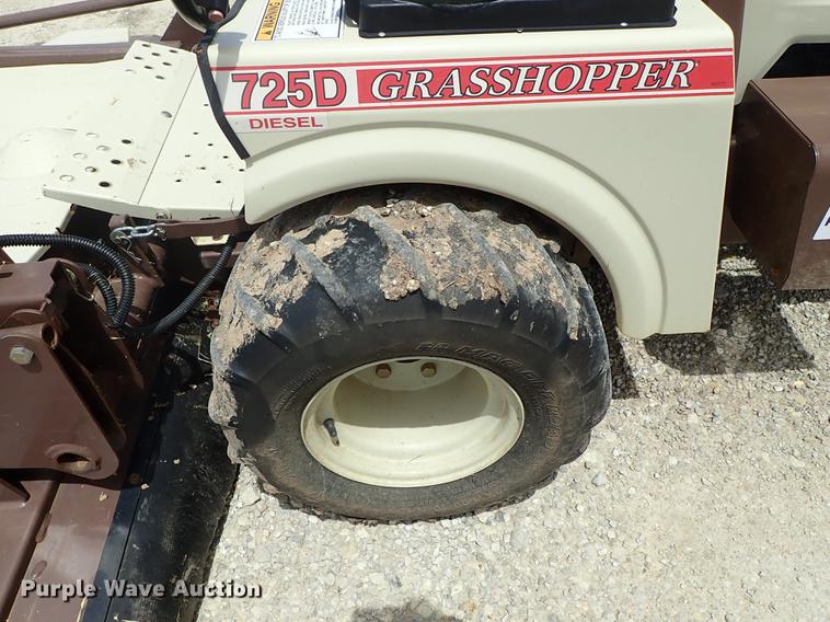 image for item DE5381 2015 Grasshopper 725D ZTR lawn mower