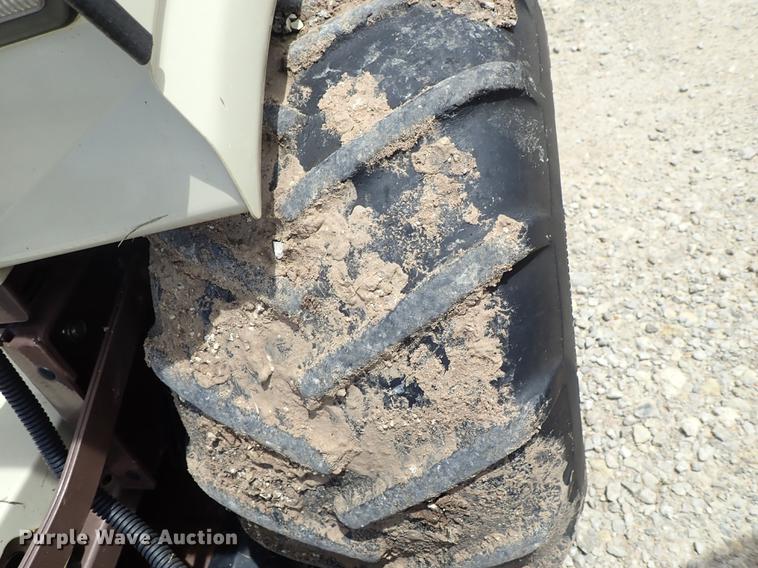 image for item DE5381 2015 Grasshopper 725D ZTR lawn mower