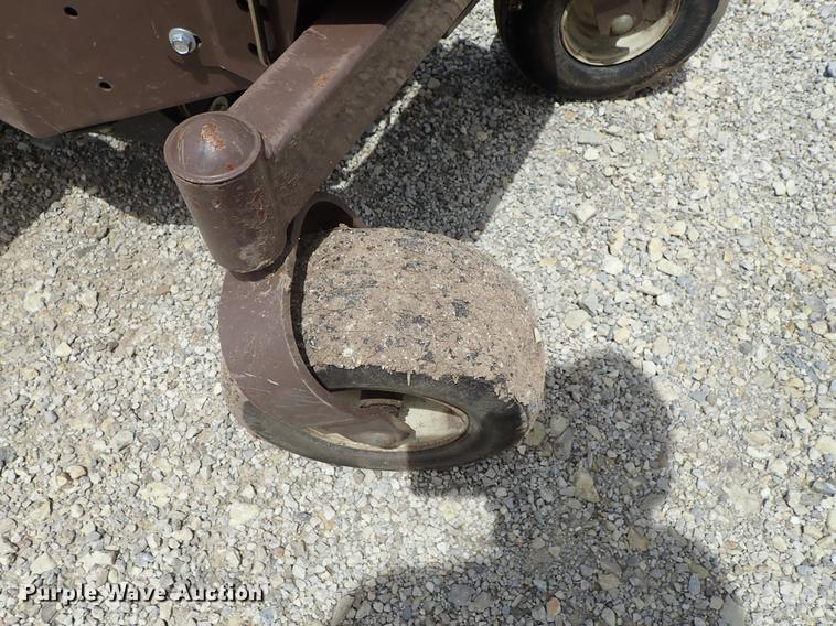 image for item DE5381 2015 Grasshopper 725D ZTR lawn mower