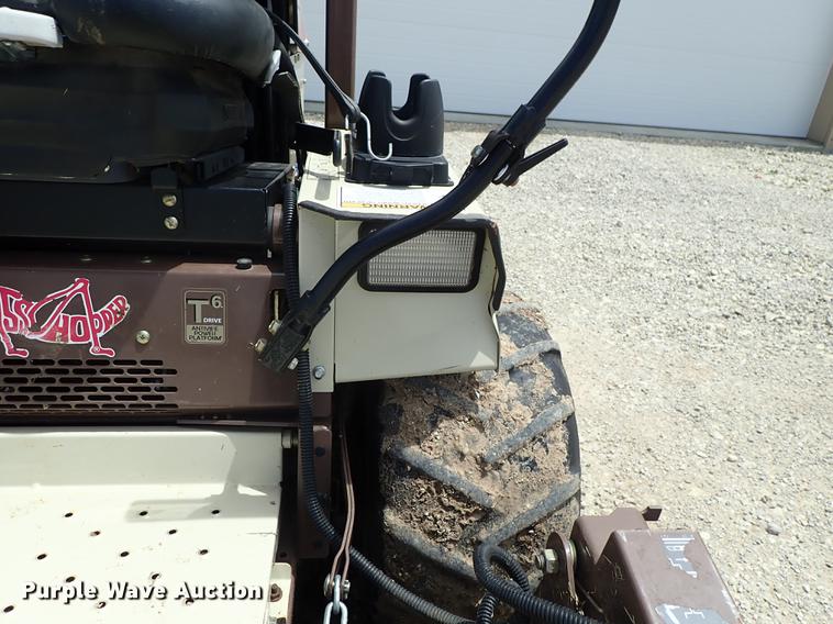 image for item DE5381 2015 Grasshopper 725D ZTR lawn mower