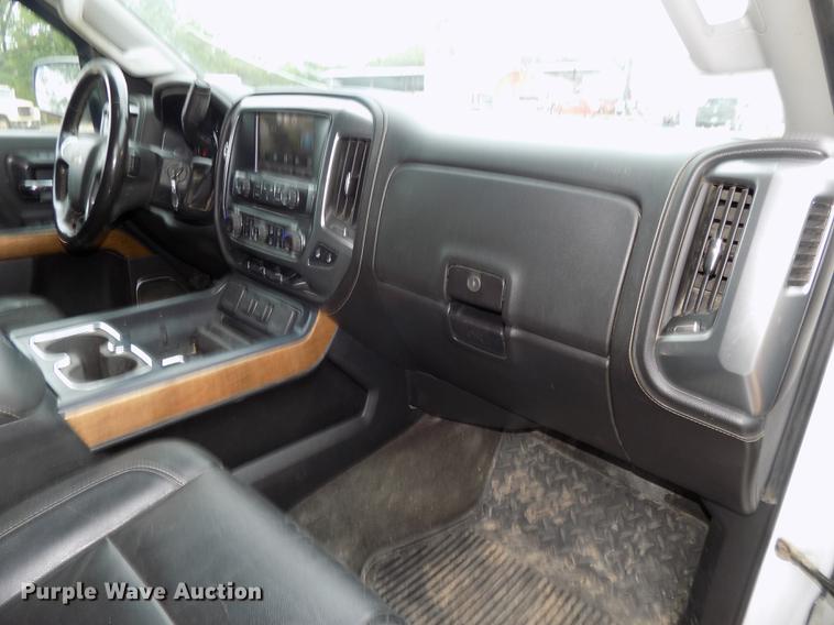 image for item DE7681 2015 Chevrolet Silverado 2500HD LTZ Crew Cab pickup truck