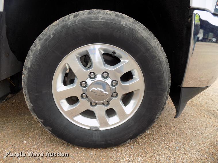 image for item DE7681 2015 Chevrolet Silverado 2500HD LTZ Crew Cab pickup truck