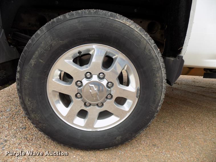 image for item DE7681 2015 Chevrolet Silverado 2500HD LTZ Crew Cab pickup truck