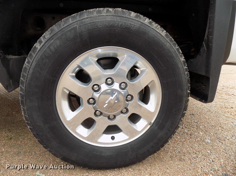 image for item DE7681 2015 Chevrolet Silverado 2500HD LTZ Crew Cab pickup truck