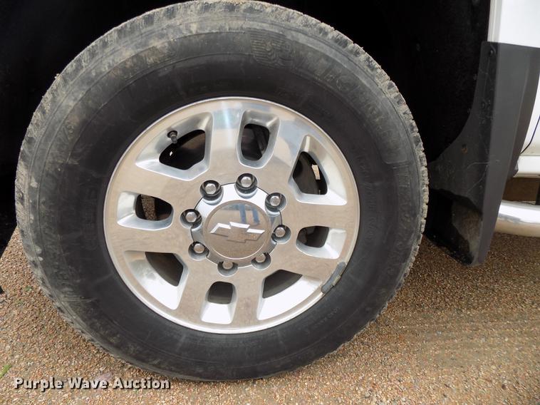 image for item DE7681 2015 Chevrolet Silverado 2500HD LTZ Crew Cab pickup truck