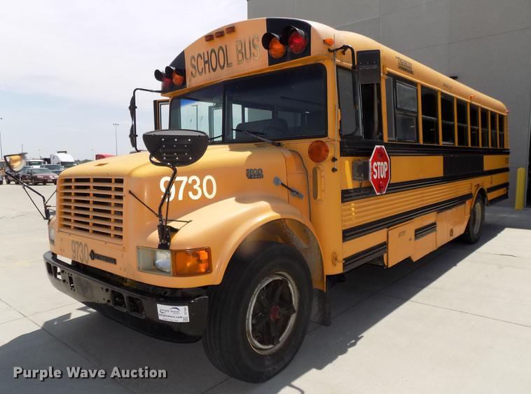 image for item DE7682 1997 International 3800 school bus