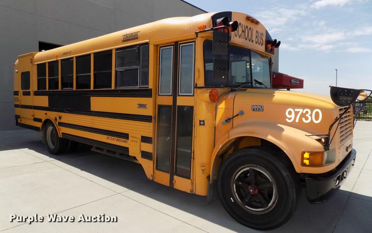 image for item DE7682 1997 International 3800 school bus
