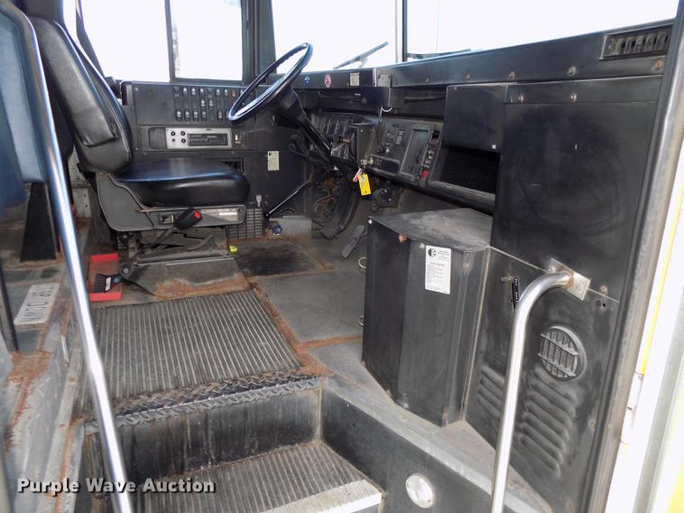 image for item DE7682 1997 International 3800 school bus