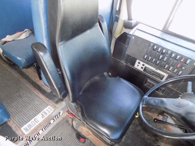 image for item DE7682 1997 International 3800 school bus