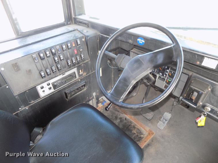 image for item DE7682 1997 International 3800 school bus