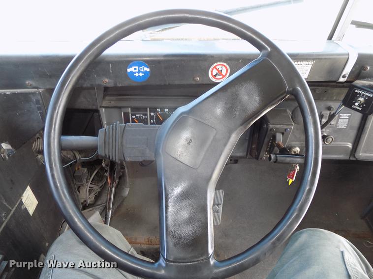 image for item DE7682 1997 International 3800 school bus