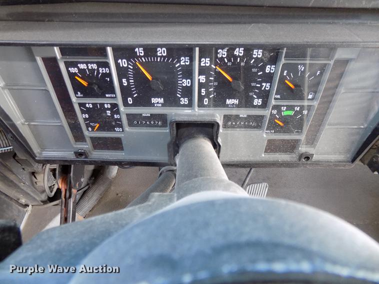 image for item DE7682 1997 International 3800 school bus