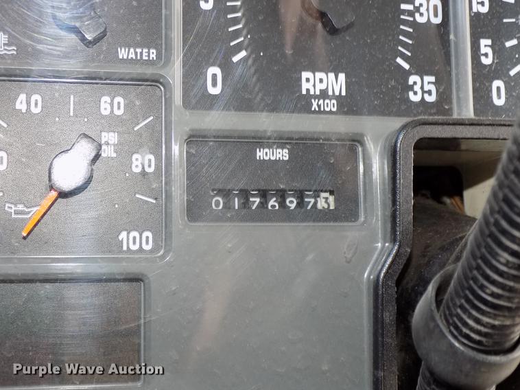 image for item DE7682 1997 International 3800 school bus