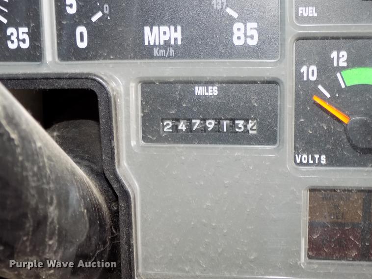 image for item DE7682 1997 International 3800 school bus