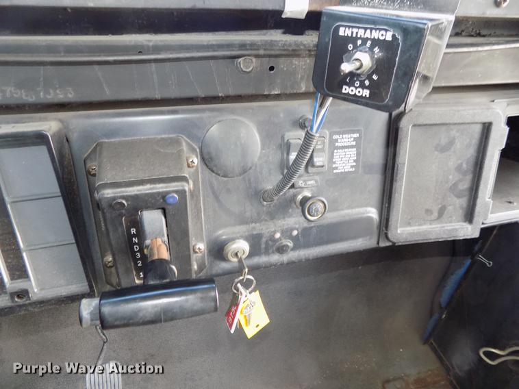 image for item DE7682 1997 International 3800 school bus