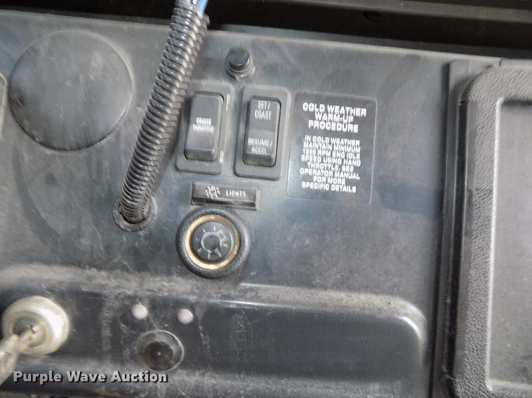 image for item DE7682 1997 International 3800 school bus