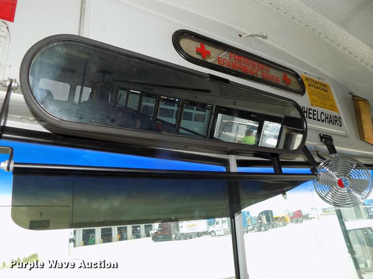 image for item DE7682 1997 International 3800 school bus