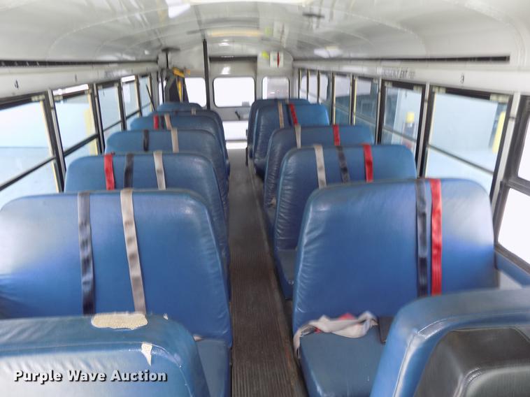 image for item DE7682 1997 International 3800 school bus