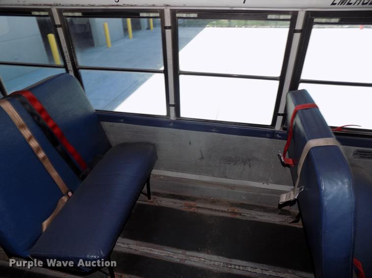 image for item DE7682 1997 International 3800 school bus