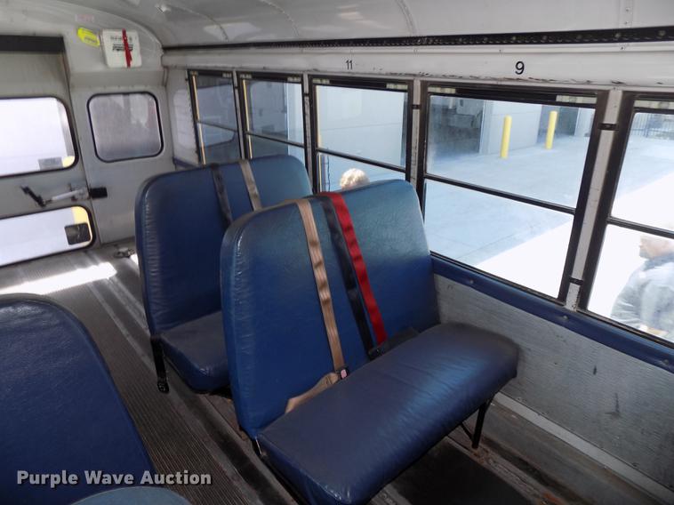 image for item DE7682 1997 International 3800 school bus