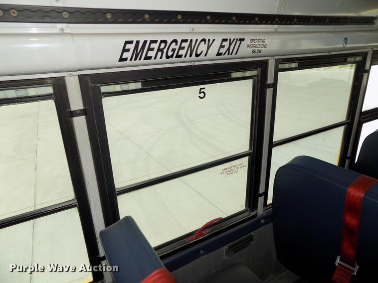 image for item DE7682 1997 International 3800 school bus