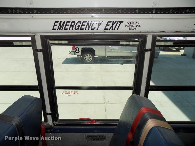 image for item DE7682 1997 International 3800 school bus