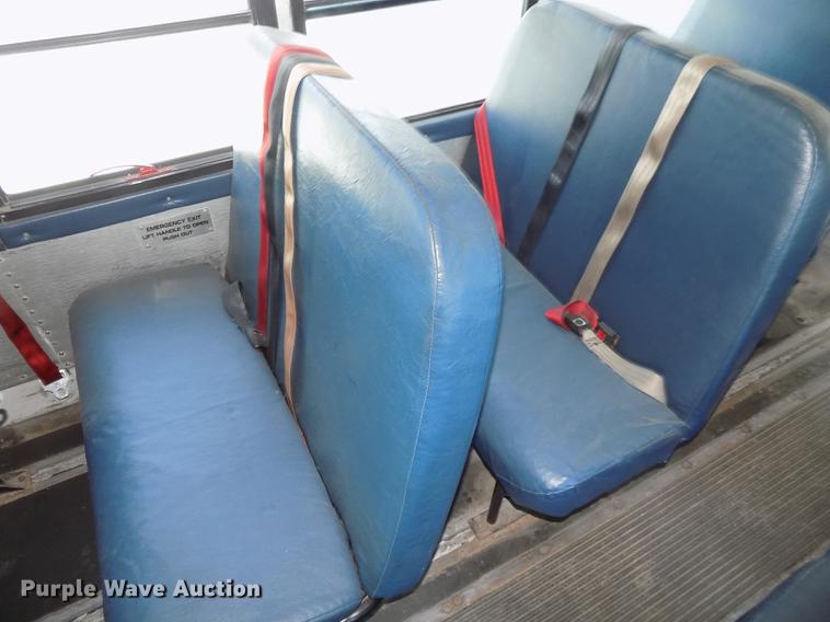 image for item DE7682 1997 International 3800 school bus