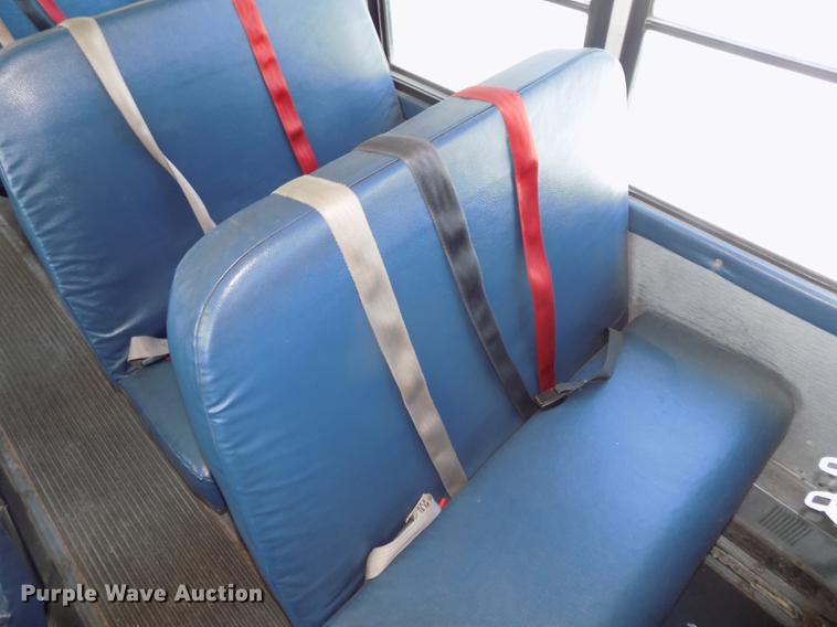 image for item DE7682 1997 International 3800 school bus