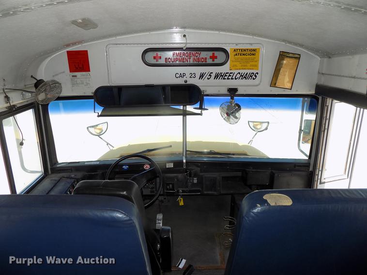 image for item DE7682 1997 International 3800 school bus