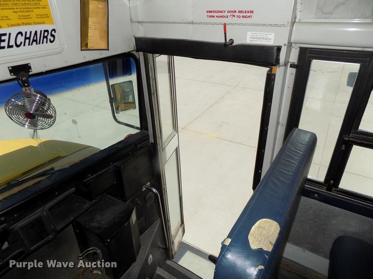 image for item DE7682 1997 International 3800 school bus