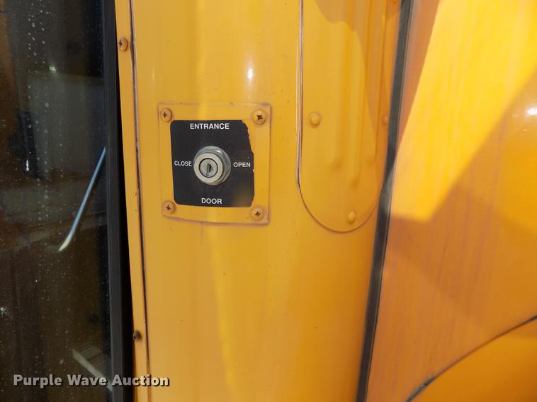 image for item DE7682 1997 International 3800 school bus